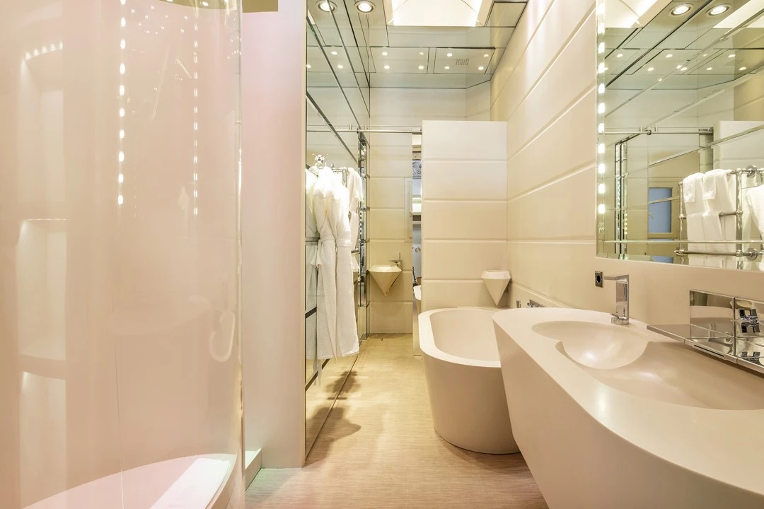 1679318786-Luxury property Barcelona passeig de gracia apartment Hollande bathroom.webp